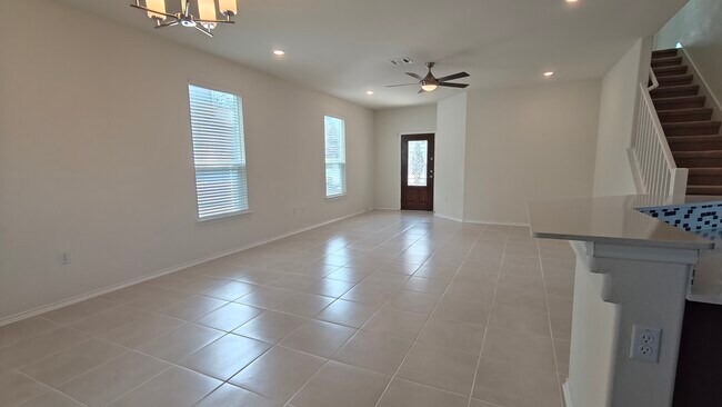 Foto del edificio - 9107 Golden Leaf Dr