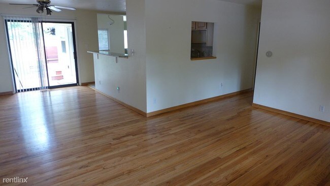 Building Photo - 555 S 42nd St