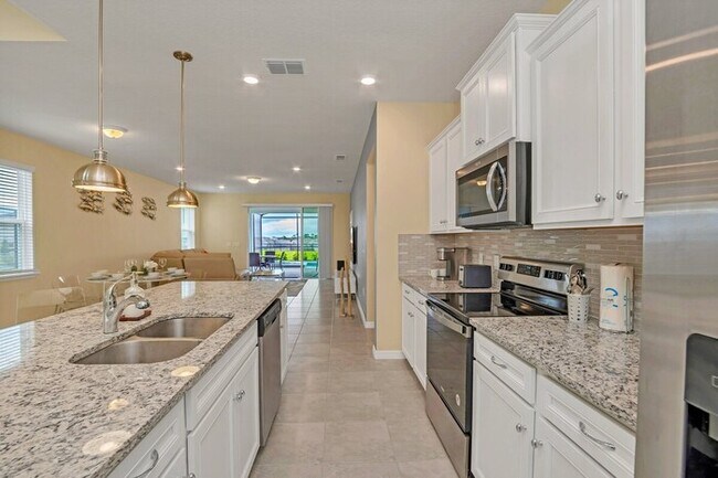 Building Photo - 1681KL  20% OFF Weekly Stay/ 6Br/ Firework...
