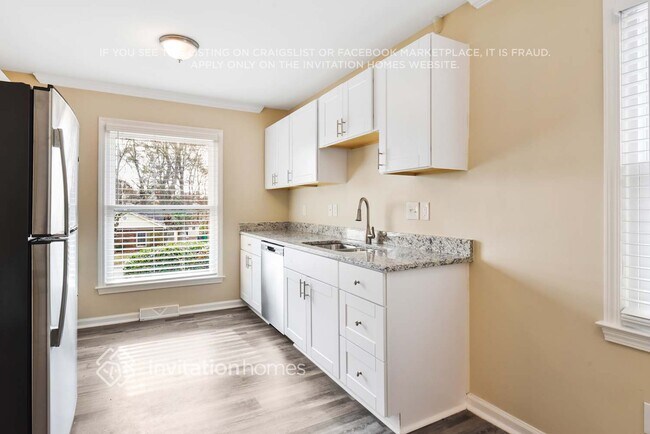 Foto del edificio - 7311 Riding Trail Rd