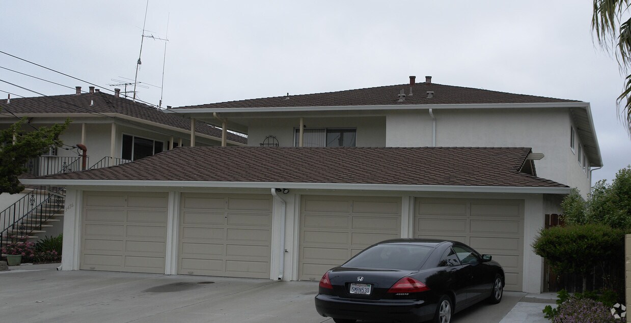 Foto del edificio - 3456 Redwood Ct