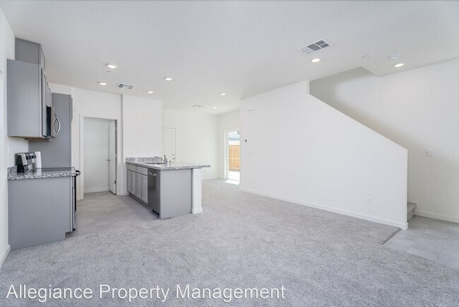 Building Photo - 3 br, 2 bath House - 1049 San Anselmo Ln