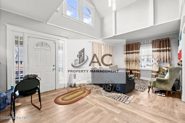 Photo - 1456 Beech St House