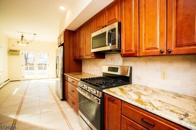 Foto del edificio - 848 River Rd