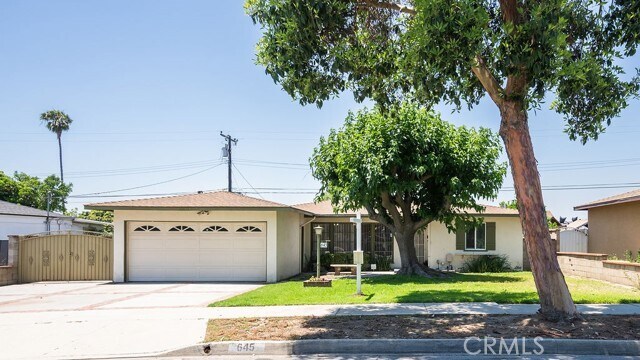 Foto principal - 645 S Vermont Ave