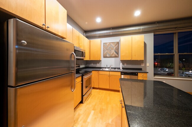 Foto del edificio - 3640 Wooddale Ave S