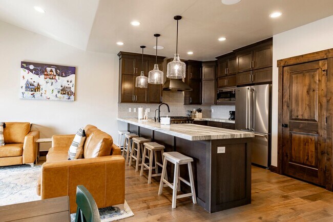 Building Photo - Fully Furnished Luxury Home in Black Rock ...