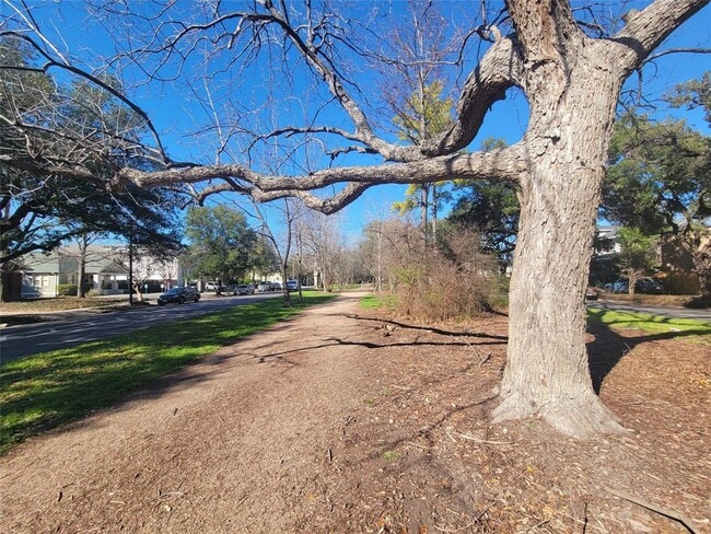 Foto del edificio - 1530 Heights Blvd