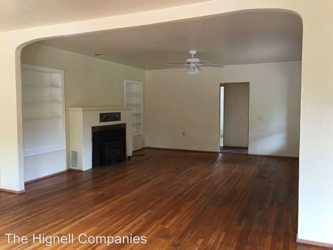 Building Photo - 3 br, 1.5 bath House - 14273 Hwy 99 N.