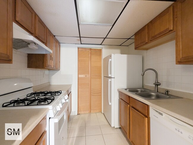 Foto del edificio - 8675 Seasons Way