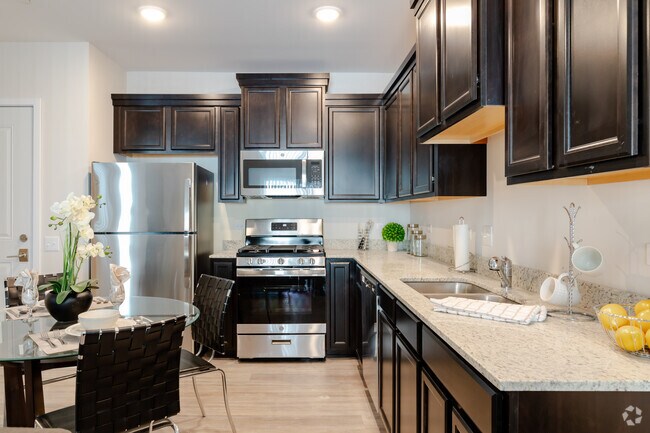 1HAB 1BA - 687SF - The Reserve at Hudson Crossing