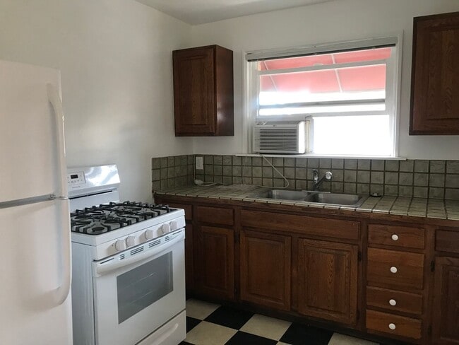 Building Photo - 1976 Hillhurst Ave