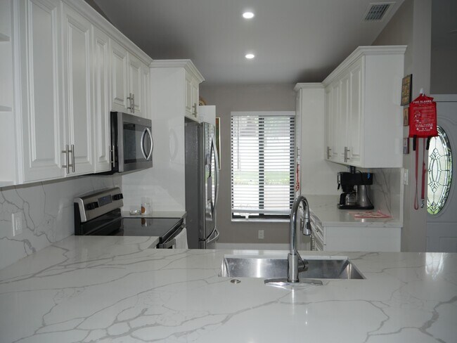 Foto del edificio - 15652 Bottlebrush Cir