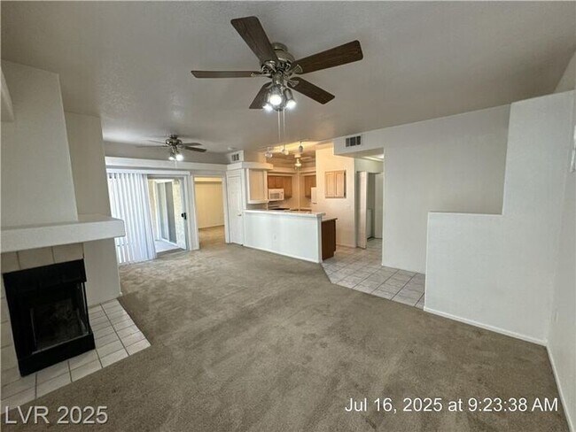 Foto del edificio - VERY DESIRABLE GREEN VALLEY 1ST FLOOR UNIT...