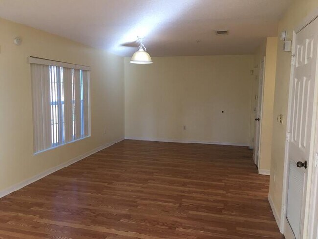 Building Photo - 4270 Calinda Ln