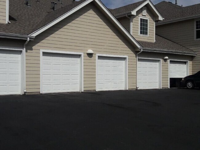 Building Photo - 3654 Ponderosa Ct