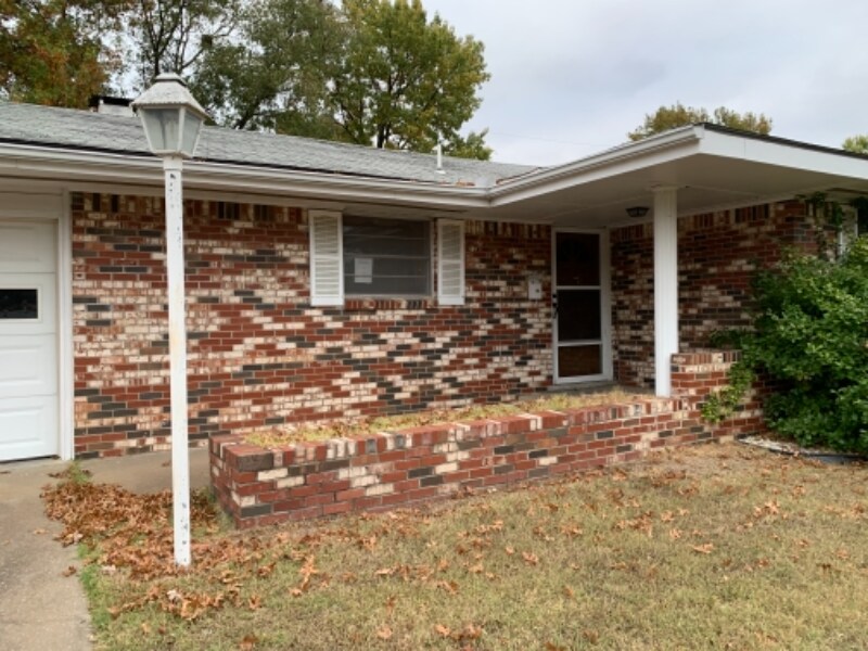 Primary Photo - 2025 Brookline Dr