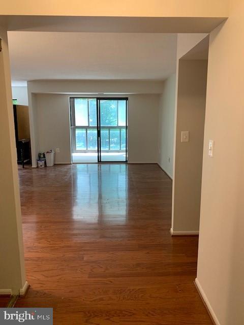 Building Photo - 15100 Interlachen Dr