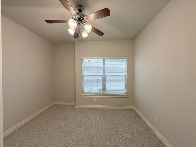 Building Photo - 2612 Edgefield Lakes Dr