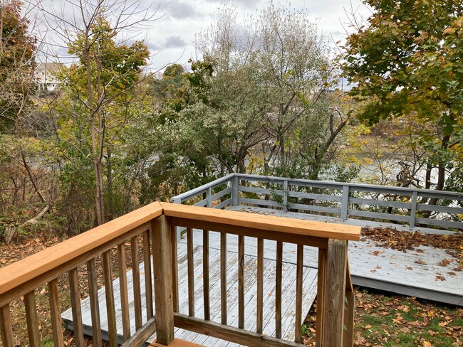 Decks over waterfront - 296 Leslie Dr