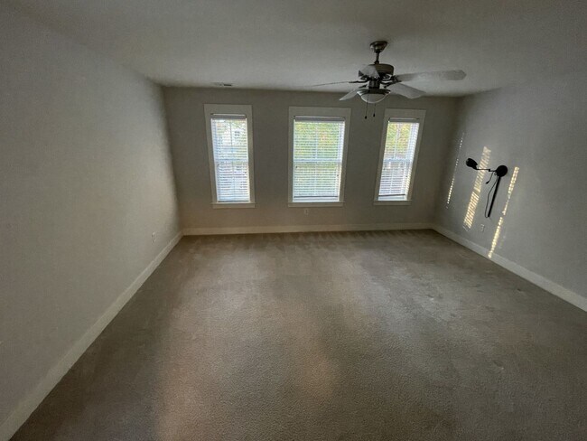 Foto del edificio - 3 bedroom 3.5 bathroom Detached house with...