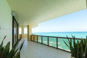Building Photo - 16275 Collins Ave