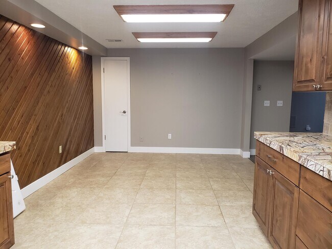 Building Photo - 3076 West