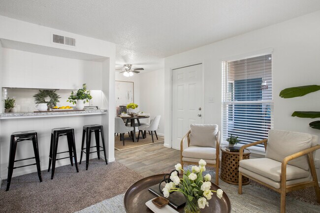 Foto del edificio - 746 Plaza Dr