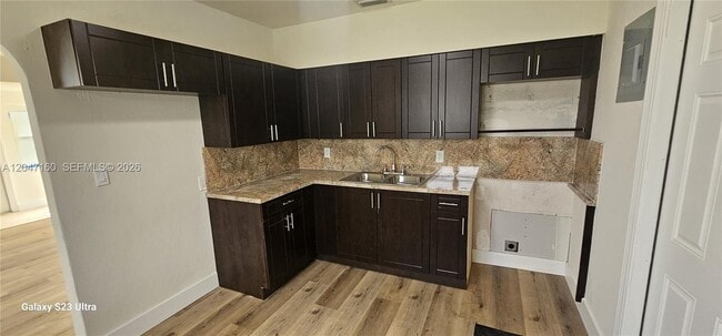 Building Photo - 6010 SW 33rd St