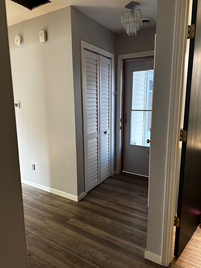 Entrance - 955 Misty Glen Dr