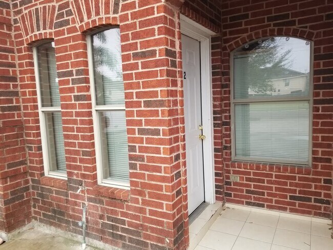Building Photo - 1409 W Kiwi Ave