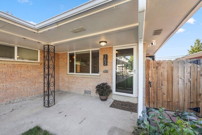Building Photo - $0 DEPOSIT OPTION!!! MODERNIZED 2BED/1BATH...