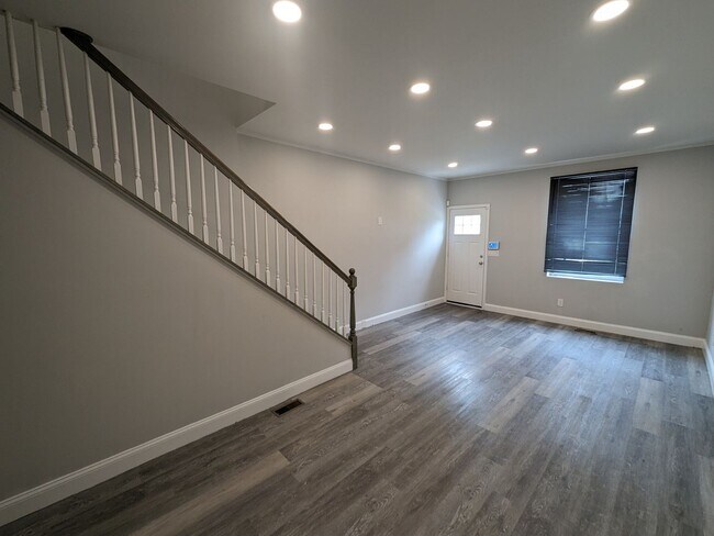 Building Photo - Newly Renovated Row - North Philadelphia