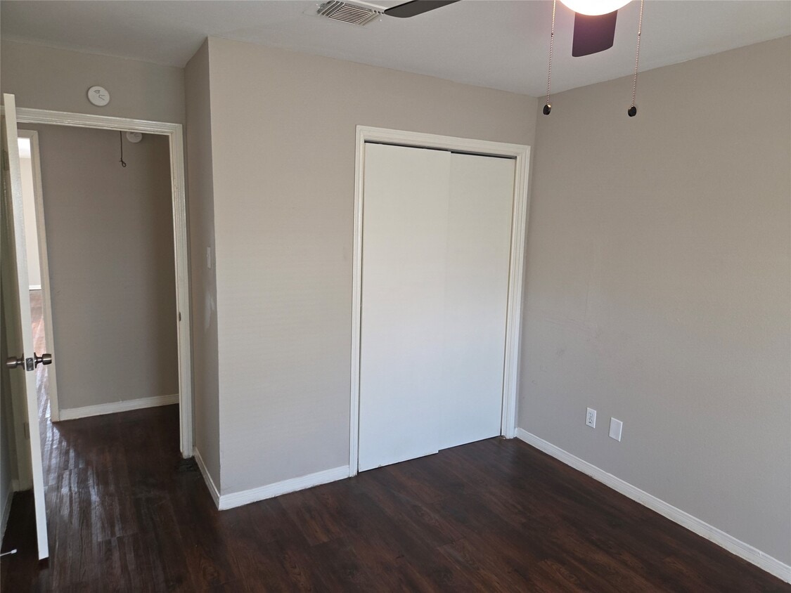 Building Photo - 6303 Gladewell Dr