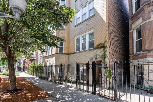 Foto del edificio - 1430 N Maplewood Ave