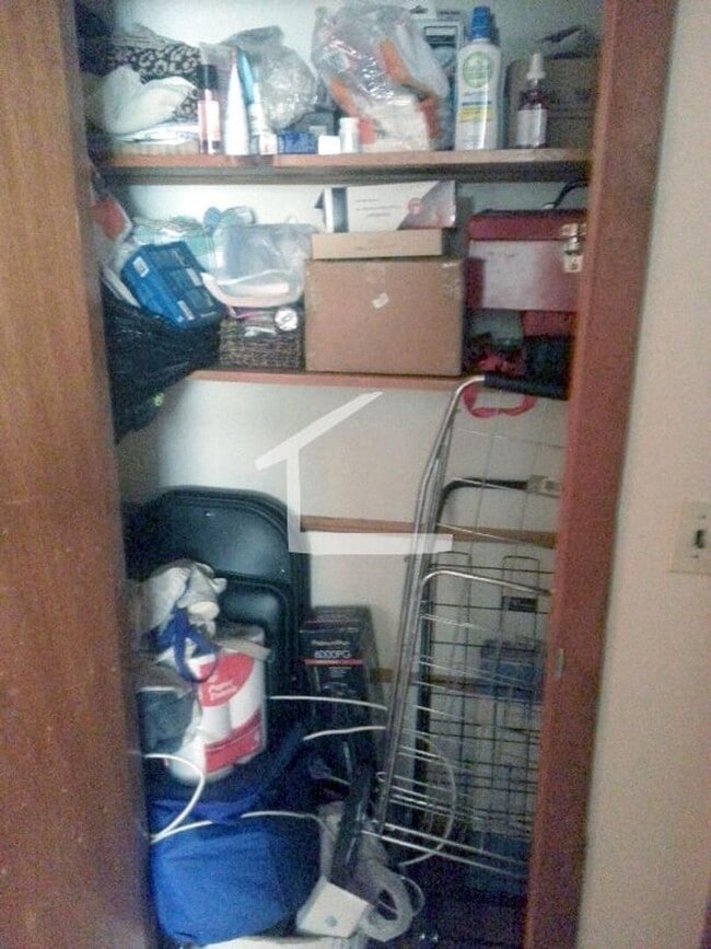 Photo - Garden Level 1Br/1Bth, ready to move in. L... House