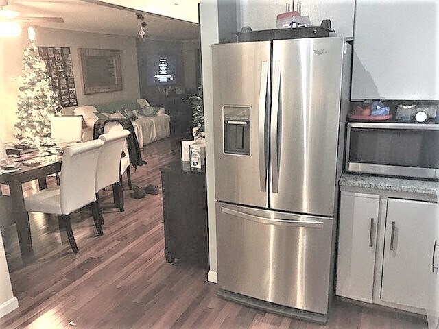 Foto del edificio - 2 Kinney Ave