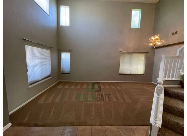 Building Photo - Price Drop!! North Stockton Home is Move i...