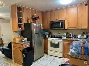 Building Photo - 1069 Highlands Dr