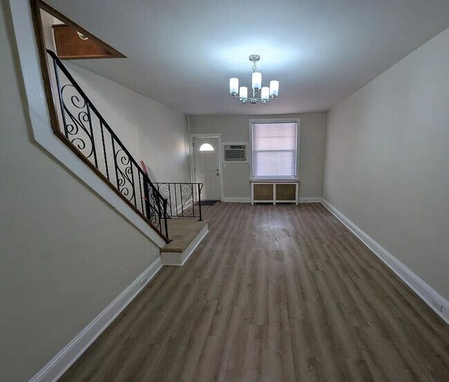 Foto del edificio - 5111 Worth St