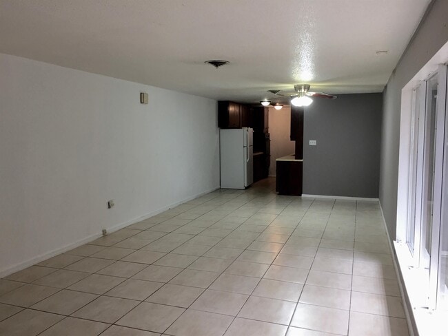 Building Photo - 1201 Wisteria Ave