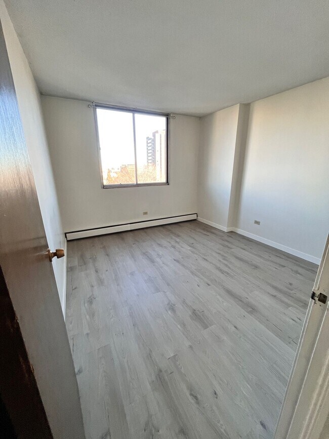 Building Photo - Apartment in 1 Bedroom Apartment in Oliver – Steps to Downtown