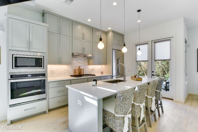 Building Photo - 3 br, 2.5 bath Condo - 2606 Sutherland St