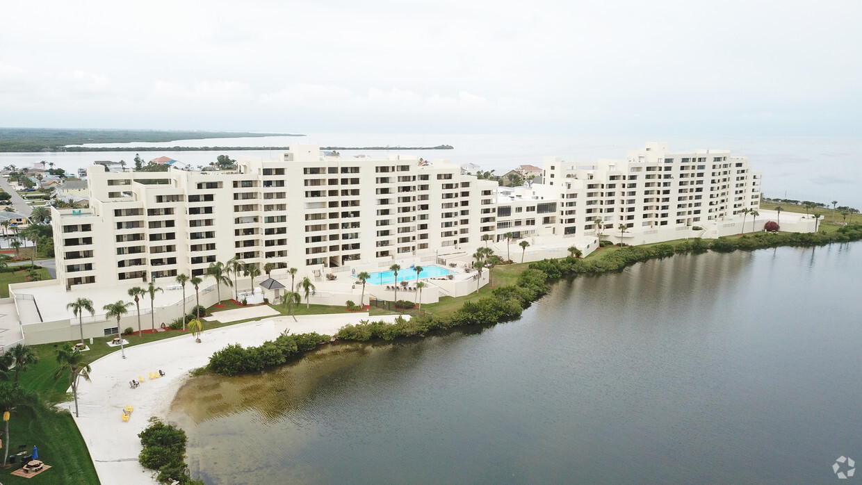 Foto principal - Gulf Island Phase IV
