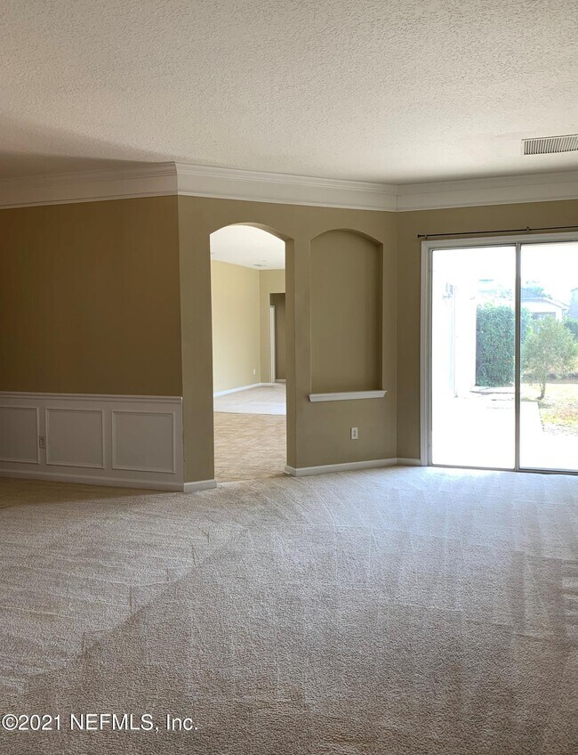 Building Photo - 8378 Hedgewood Dr