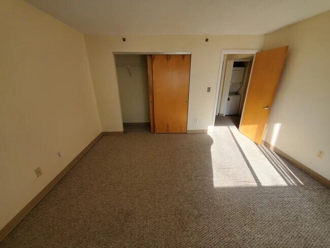 Foto del edificio - 146 North Beacon St