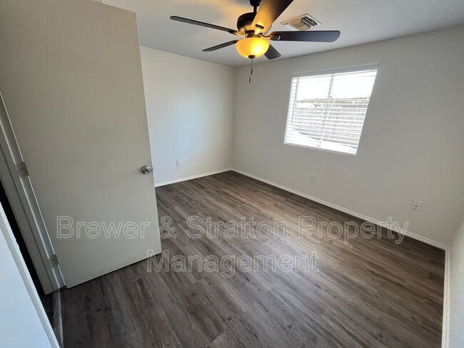 Building Photo - 2223 W Morningside Dr