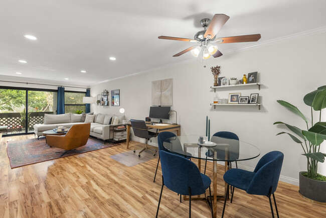 Foto del edificio - 7742 Redlands St