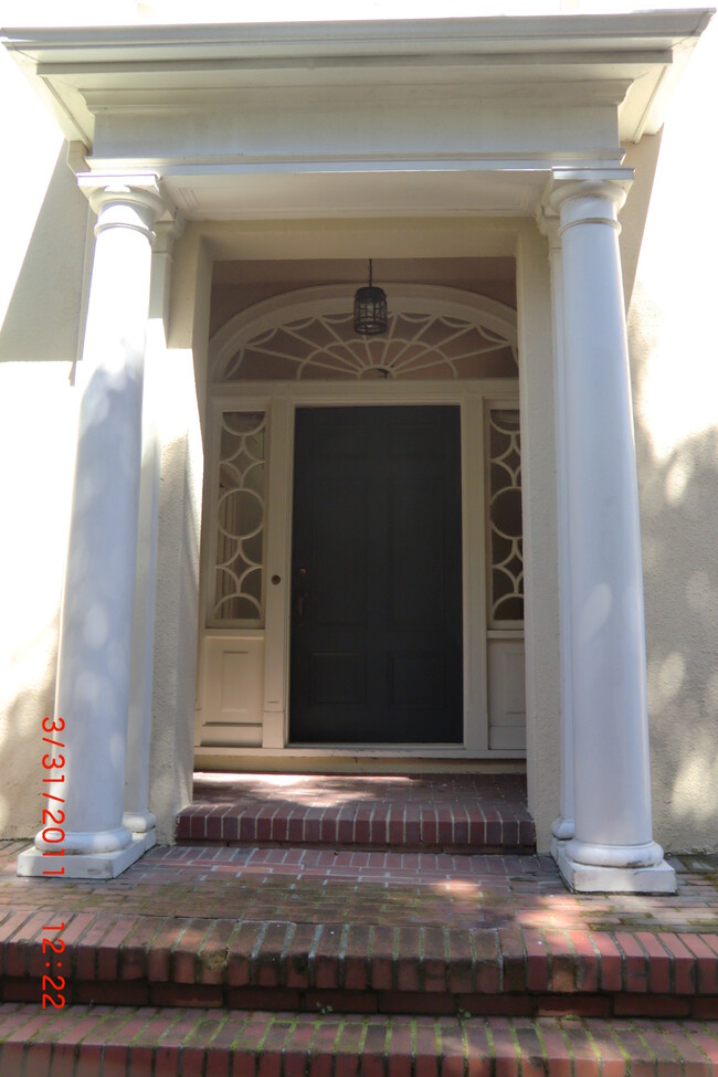 Building Photo - 2528 Warring St