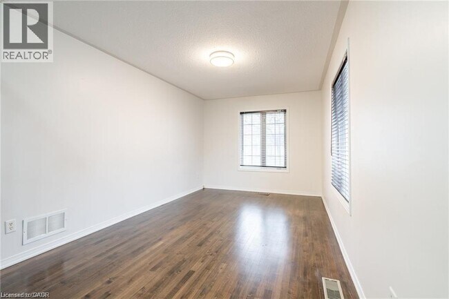 Photo du bâtiment - 7 Southside Pl